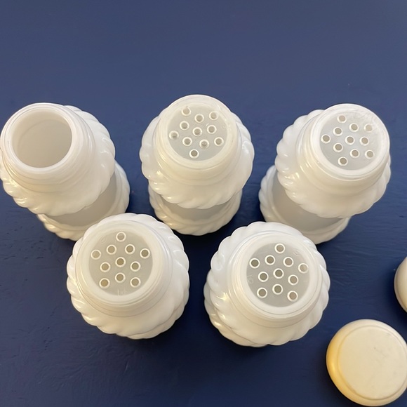 Vintage Set OF 5 Hazel Atlas Milk Glass Spice Jars - Picture 5 of 7